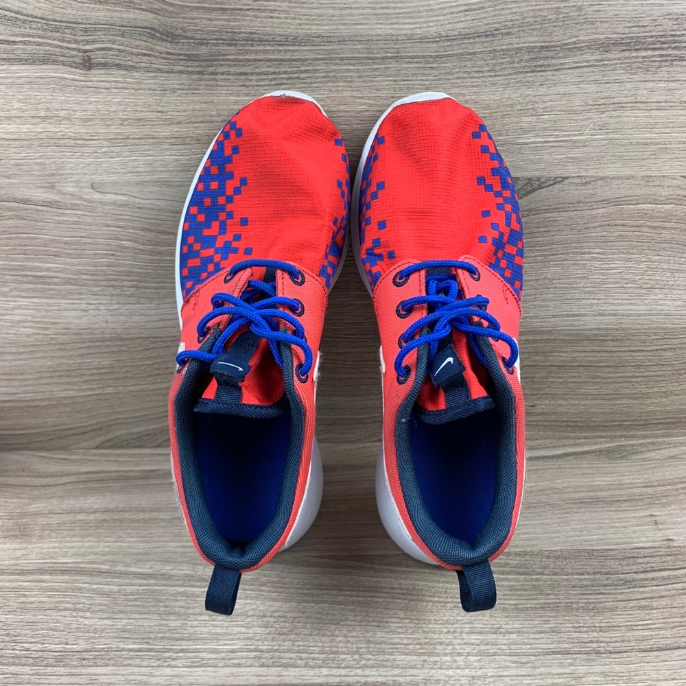 Nike Roche One Print Light Sneaker - Picture 6 of 8